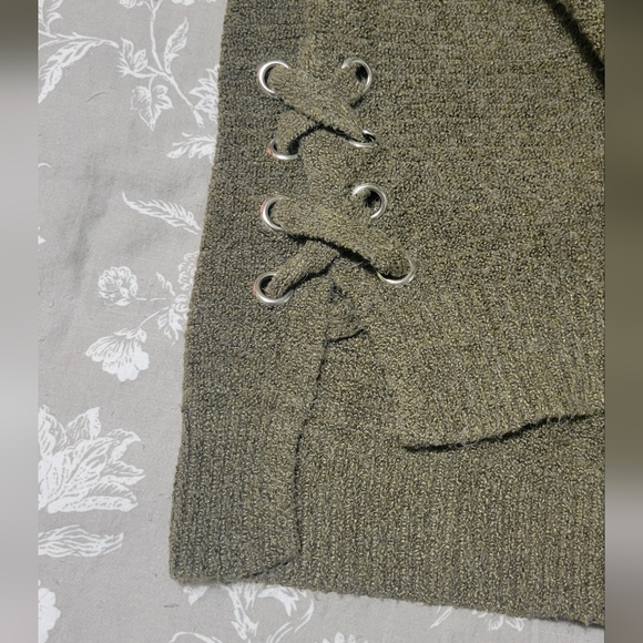 SO ~ Cropped Sweater Top - Picture 3 of 6